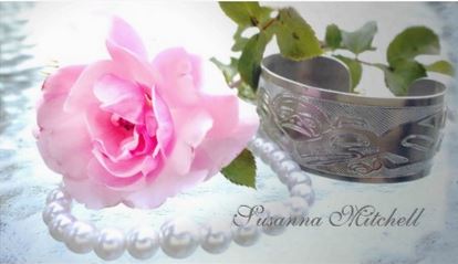 Elegant Light Pink Rose and Pearls Feminine Floral Business Cards 